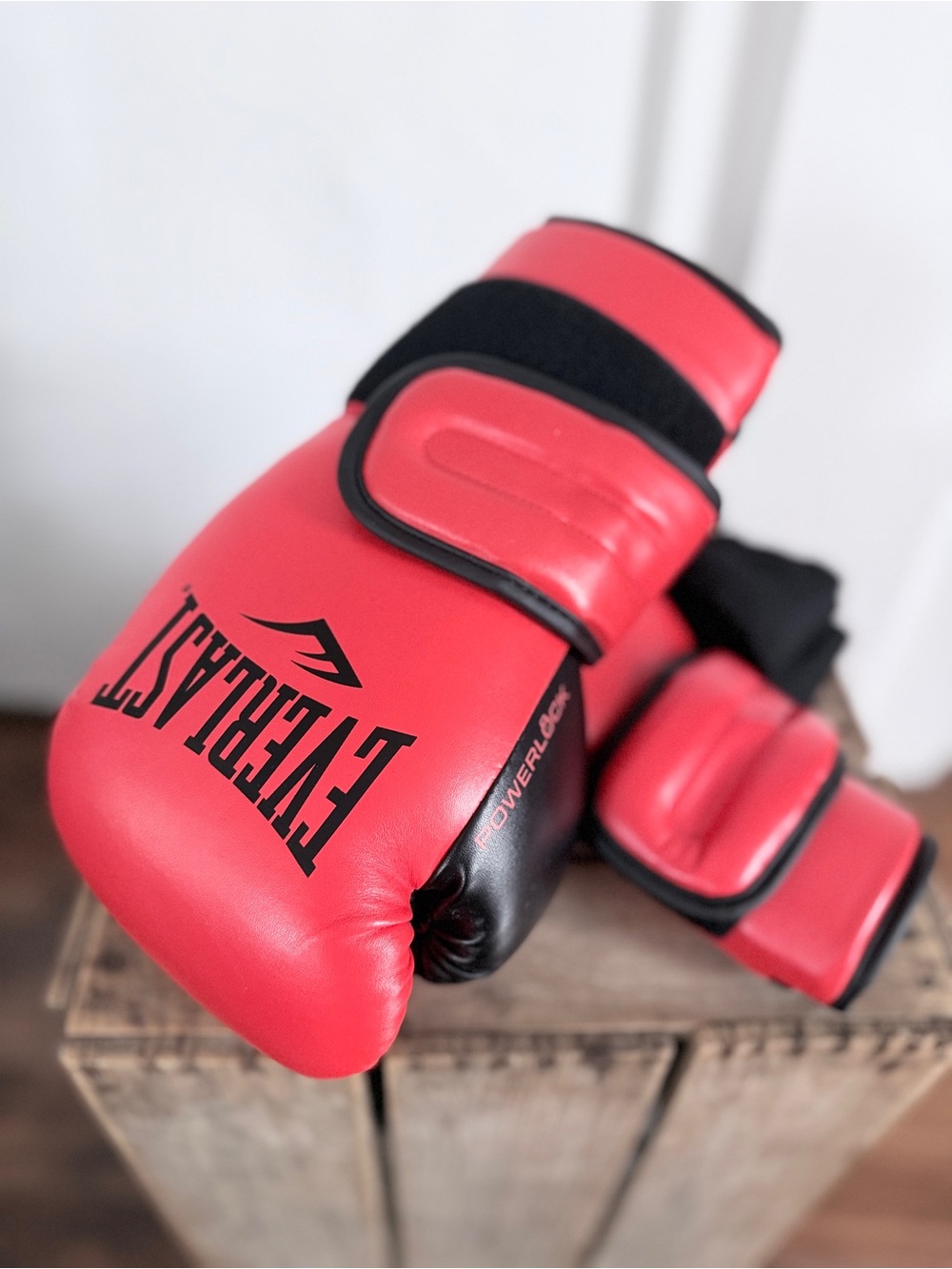 Everlast Powerlock Sparring Boxing Gloves 12oz Red/Black Adult Unisex